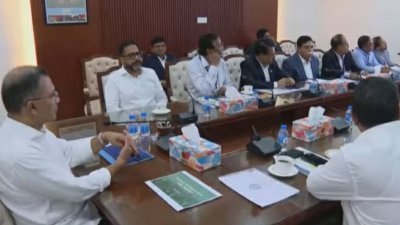 লেকের সংস্কার-উন্নয়ন এবং স্যুয়ারেজ ট্রিটমেন্ট প্ল্যান্ট স্থাপন-সংক্রান্ত বৈঠকে প্রধানমন্ত্রী (ছবি: সংগৃহীত)।