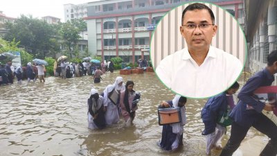 কোমরসমান পানি মাড়িয়ে ও নৌকায় চড়ে পরীক্ষাকেন্দ্রে গেলেন শিক্ষার্থীরা, ভিডিও দেখে সংশ্লিষ্টদের ফোন দিলেন প্রধানমন্ত্রী তারেক রহমান
