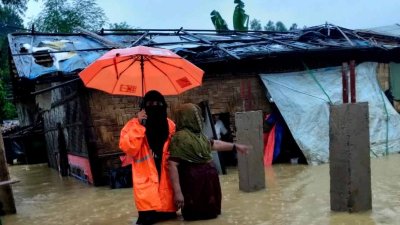 বৃষ্টিতে ক্ষতিগ্রস্ত রোহিঙ্গা ক্যাম্প