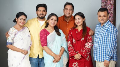 নাটকের কলাকুশলীরা