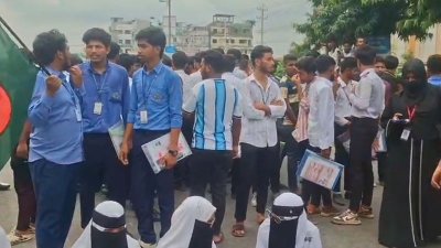 ঢাকা-আরিচা মহাসড়ক অবরোধ শিক্ষার্থীদের