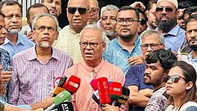 বিএনপির কেন্দ্রীয় কার্যালয়ের সামনে রুহুল কবির রিজভী