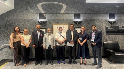 কানাডিয়ান ফুড ইনস্পেকশন এজেন্সির (সিএফআইএ) কার্যালয়ে সংস্থাটির মহাপরিচালক ড. পার্থি মুথুকুমারাসামি ও ঊর্ধ্বতন কর্মকর্তাদের সঙ্গে বাংলাদেশের একটি প্রতিনিধিদলের দ্বিপক্ষীয় বৈঠক (ছবি: মন্ত্রণালয়)