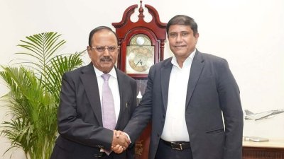 অজিত দোভাল ও এ কে এম শামছুল ইসলাম