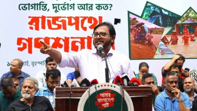 কথা বলছেন মজিবুর রহমান মঞ্জু