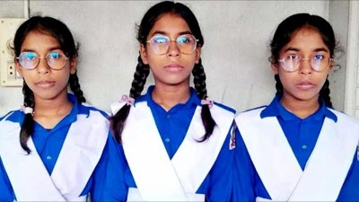 একসঙ্গে বৃত্তি পাওয়া তিন যমজ বোন