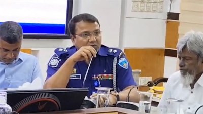 এক আলোচনা সভায় বক্তব্য দেন কুমিল্লার পুলিশ সুপার