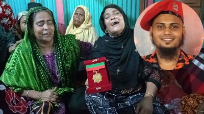 সাদিক হোসেন শুভর পদক বুকে নিয়ে আহাজারি করছেন তার মা