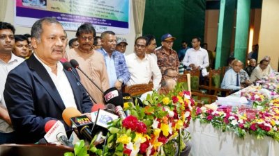 তথ্য ও সম্প্রচারমন্ত্রী জহির উদ্দিন স্বপন শুক্রবার বাংলাদেশ সুপ্রীম কোর্ট বার এসোসিয়েশন ভবনে আয়োজিত স্মরণ সভায় প্রধান অতিথির বক্তব্য দেন। ছবি: বাসস