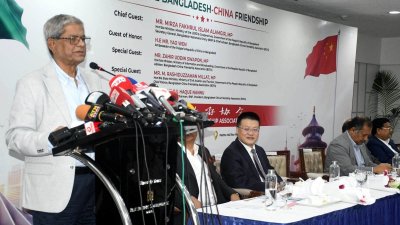 অনুষ্ঠানে কথা বলছেন মির্জা ফখরুল ইসলাম আলমগীর