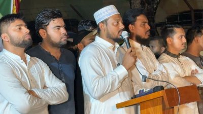 দিনাজপুরের হিলি বাজারের খাদ্যগুদাম মোড়ে এক পথসভায় নাসীরুদ্দীন পাটওয়ারী