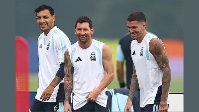 ফাইনালের আগে অনুশীলনে মেসিরা