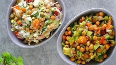 ফল, সবজি ও ছোলার সালাদ (সংগৃহীত)।