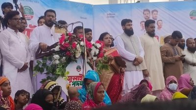 বুধবার বিকালে কুড়িগ্রাম শহরের কেন্দ্রীয় শহীদ মিনারে আয়োজিত ‘দেশ গড়তে জুলাই পদযাত্রা’ কর্মসূচির পথসভায় বক্তব্য দেন দলের মুখ্য সমন্বয়ক নাসীরুদ্দীন পাটওয়ারী