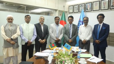ইউজিসিতে শিক্ষামন্ত্রী ড. আ ন ম এহছানুল হক মিলনের উপস্থিতিতে সভা
