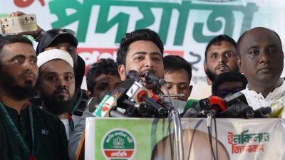 বৃহস্পতিবার সন্ধ্যায় এনসিপির জুলাই পদযাত্রা শেষে পথসভায় বক্তব্য দেন দলের আহ্বায়ক ও বিরোধীদলীয় চিফ হুইপ নাহিদ ইসলাম