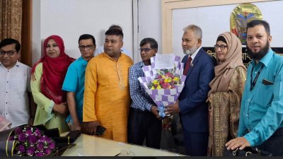 মাধ্যমিক ও উচ্চ মাধ্যমিক শিক্ষা বোর্ড ময়মনসিংহে নবনিযুক্ত চেয়ারম্যান অধ্যাপক আ.জ.ম রেজাউল করিম খান যোগদান করেছেন