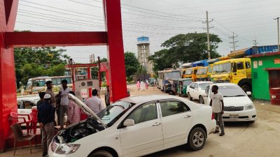 সোনারগাঁয়ে পাম্পগুলোতে গ্যাসের তীব্র সংকট