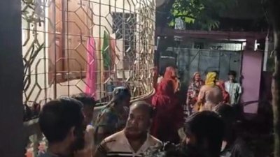 ঘটনাস্থলে স্থানীয়রা