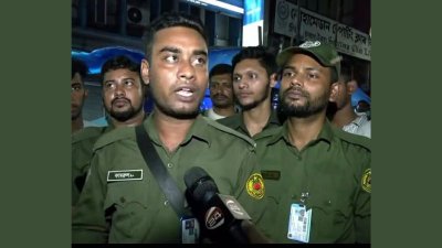 বাংলাদেশ আনসার ও গ্রাম প্রতিরক্ষা বাহিনীর সদস্যরা