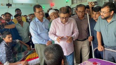 রবিবার সাতক্ষীরা মেডিক্যাল কলেজ হাসপাতাল পরিদর্শন করেছেন স্বাস্থ্যমন্ত্রী সরদার মো. সাখাওয়াত হোসেন
