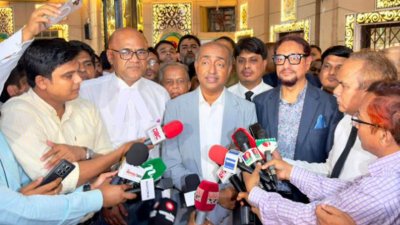রবিবার দুপুরে চট্টগ্রাম জেলা আইনজীবী সমিতির নবীন আইনজীবীদের বরণ ও প্রশিক্ষণ কর্মশালায় প্রধান অতিথি হিসেবে যুক্ত হয়ে সাংবাদিকদের বিভিন্ন প্রশ্নের জবাব দেন আইনমন্ত্রী