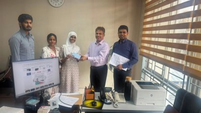 বাংলাদেশে অধ্যয়নরত এক বিদেশি নারী শিক্ষার্থীর হারিয়ে যাওয়া দামি স্মার্টফোন উদ্ধার করে প্রকৃত মালিকের কাছে ফিরিয়ে দিয়েছে বাংলাদেশ পুলিশের অপরাধ তদন্ত বিভাগের (সিআইডি) সাইবার পুলিশ সেন্টার (সিপিসি)