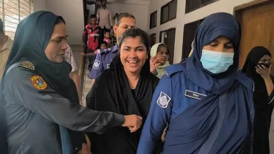 যুবলীগের কর্মী শফিকুল ইসলাম সপুকে হত্যার দায়ে আফরোজা শেখ ইতিকে যাবজ্জীবন সশ্রম কারাদণ্ড দিয়েছেন আদালত