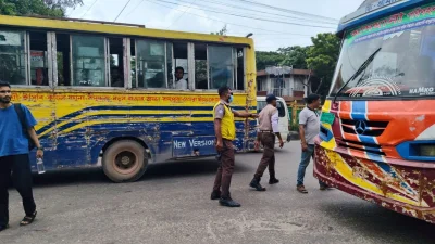 রাজধানীতে বাস (ফাইল ছবি)