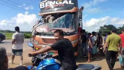 দুই বাসের মুখোমুখি সংঘর্ষে প্রাণ গেলো ৮ জনের