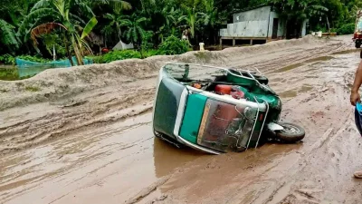 সাতক্ষীরা–ভেটখালী তথা সুন্দরবন মহাসড়কের শ্যামনগর ও কালিগঞ্জ অংশের বর্তমান চিত্র এটি