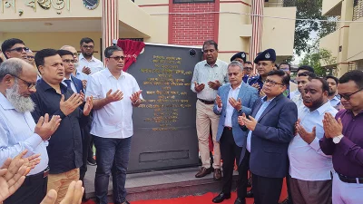 বগুড়ায় সওজের সড়ক জোন উদ্বোধনী অনুষ্ঠানে সড়ক পরিবহন ও সেতুমন্ত্রী শেখ রবিউল আলমসহ অন্যারা