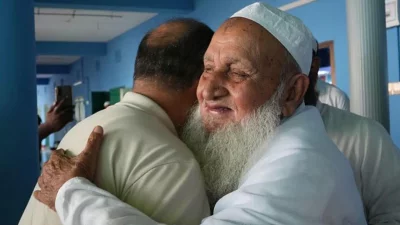 হেফাজতে ইসলাম বাংলাদেশের আমির মুহিব্বুল্লাহ বাবুনগরীর সঙ্গে সাক্ষাৎ করেছেন প্রধানমন্ত্রী তারেক রহমান
