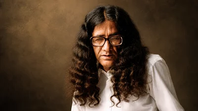 পিকাসো-দালিদের সঙ্গে প্রদর্শনী, তবু নড়াইলেই ফিরলেন সুলতান