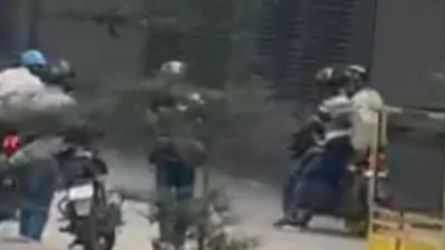 র্যাব-১ ব্যাটালিয়নের দক্ষিণ পাশে রাস্তায় গতিরোধ করে টাকার ব্যাগ ছিনিয়ে নেয় দুর্বৃত্তরা (সংগৃহীত ছবি)