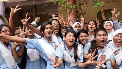 এসএসসি পরীক্ষার ফল পেয়ে উচ্ছ্বসিত শিক্ষার্থীরা (ফাইল ছবি)