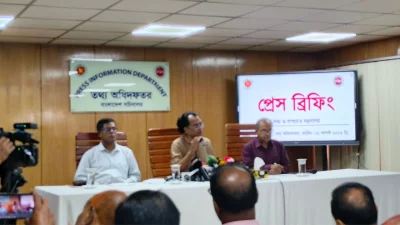 তথ্য অধিদফতরের সম্মেলন কক্ষে সাপ্তাহিক ব্রিফিংয়ে প্রধানমন্ত্রীর তথ্য ও সম্প্রচার বিষয়ক উপদেষ্টা ডা. জাহেদ উর রহমান