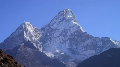 নেপালের ইয়ালুং রি শৃঙ্গ। ছবি: আনাদোলু এজেন্সি