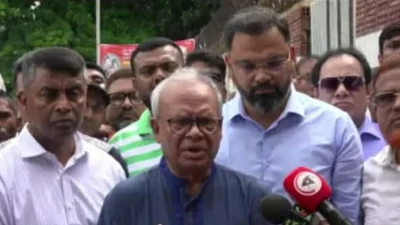 প্রধানমন্ত্রী তারেক রহমানের ছোট ভাই প্রয়াত আরাফাত রহমান কোকোর জন্মদিন উপলক্ষে বনানী কবরস্থান তার কবর জিয়ারত ও শ্রদ্ধা নিবেদন শেষে সাংবাদিকদের ব্রিফিং করছেন রুহুল কবুর রিজভী