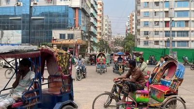 রাজধানীতে যন্ত্রচালিত রিকশা (ফাইল ছবি)