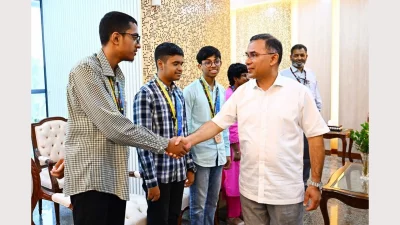 আন্তর্জাতিক গণিত অলিম্পিয়াড (আইএমও) এবং ইউরোপীয় বালিকা গণিত অলিম্পিয়াডের (ইজিএমও) বিজয়ী বাংলাদেশি শিক্ষার্থীদের সঙ্গে সাক্ষাৎ করেন প্রধানমন্ত্রী