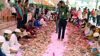 সিলেটের হযরত শাহজালাল (রহ.)-এর মাজারের দানবাক্সের টাকা গণনা চলছে