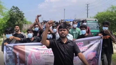 বঙ্গবন্ধু শেখ মুজিবুর রহমানের ৫১তম শাহাদতবার্ষিকী উপলক্ষে সাতক্ষীরায় ঝটিকা মিছিল করেছে নিষিদ্ধ ঘোষিত সংগঠন ছাত্রলীগ