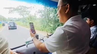 বাংলাদেশ দলকে ভিডিওকলে অভিনন্দন জানাচ্ছেন প্রধানমন্ত্রী তারেক রহমান
