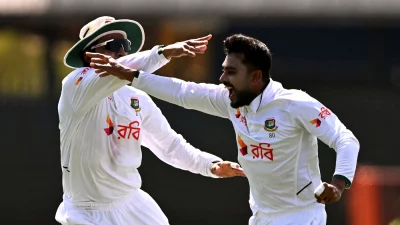 ৫ উইকেট নেন মিরাজ।