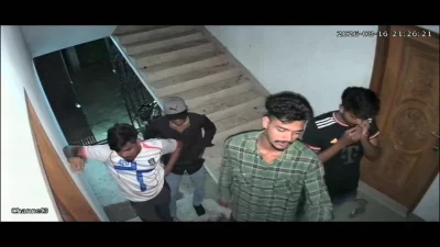 ওই দম্পতির ফ্ল্যাটের সামনে চার জন
