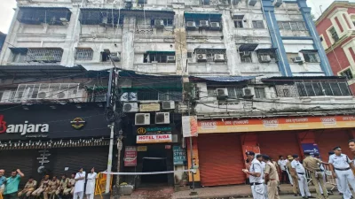 কলকাতার নিউ মার্কেট এলাকায় এই হোটেলে আগুন লাগে। ছবি: সংগৃহীত