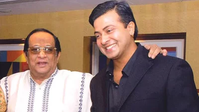 নায়করাজ রাজ্জাক ও শাকিব খান। ছবি: সংগৃহীত