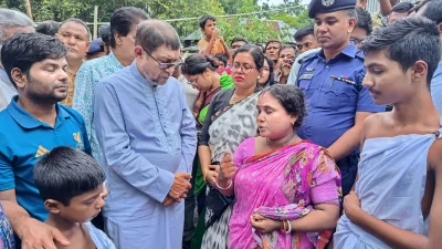 ভুল চিকিৎসায় মারা যাওয়া কনিকা রানীর বাড়িতে স্বাস্থ্যমন্ত্রী