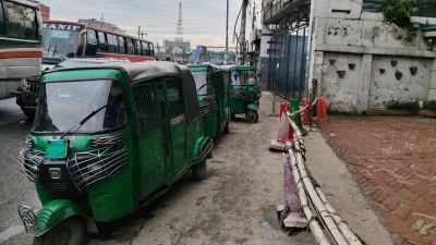 গ্যাসের জন্য সিএনজি স্টেশনগুলো দীর্ঘসারি